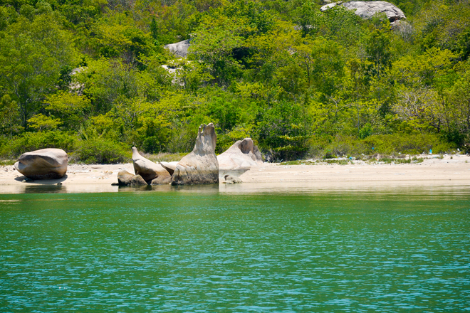 Vẻ đẹp hoang sơ của đảo Robinson Cam Ranh